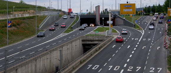 Bundesstraße 10 in Stuttgart (Einfahrt Pragsatteltunnel) Bundesstraße 10 in Stuttgart (Einfahrt Pragsatteltunnel)